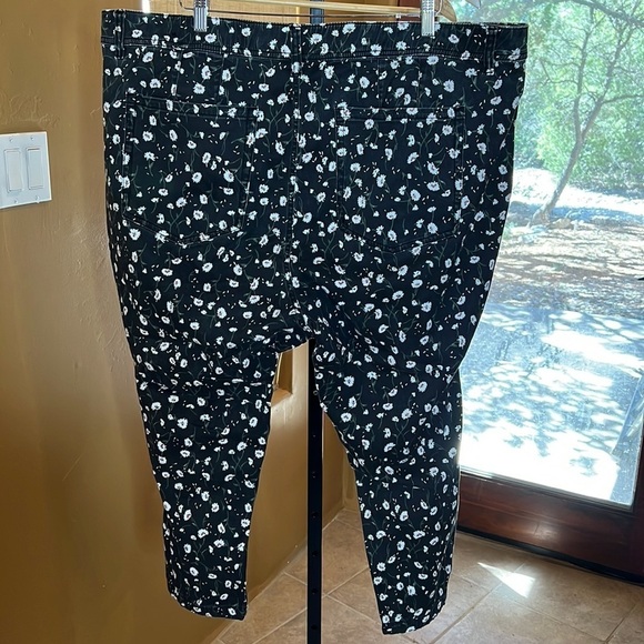 Lane Bryant Black Floral Print Pants Size 28 4X - Picture 6 of 6